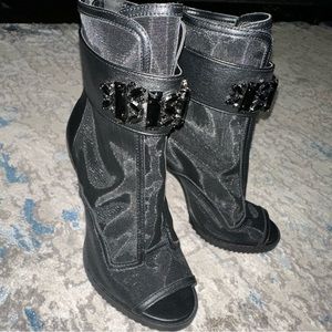 NWOT Karl Lagerfeld Paris Blayze Peep-toe Lug Sole Booties